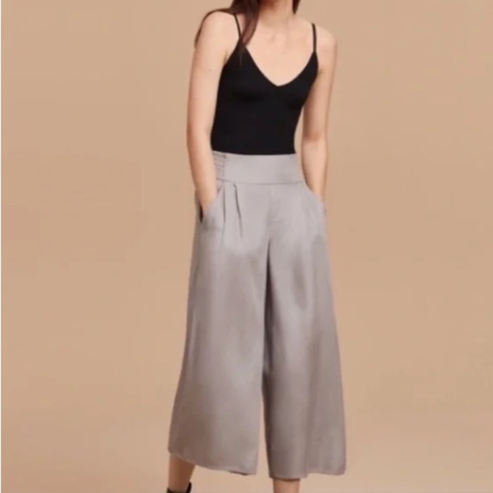 Aritzia Talula Sullivan Wide Leg Cropped Pant Beige/Tan size XXSmall